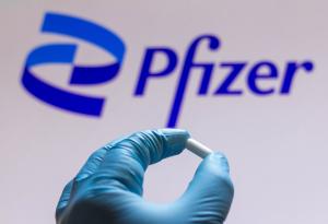 ЕМА одобри прилагането в ЕС на хапчето на Pfizer за лечение на Covid-19
