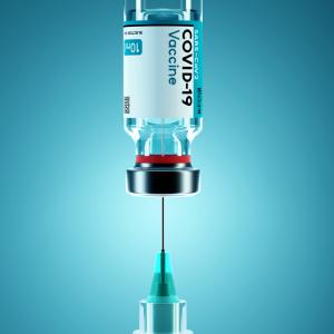 Великобритания одобри адаптирана ваксина срещу различни варианти на коронавируса 