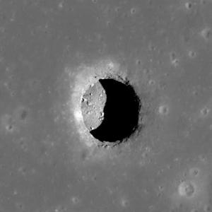 На Луната има огромна пещера, която може да се използва за подслон на бъдещи изследователи