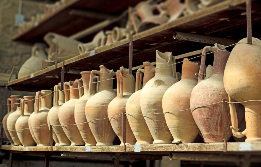 Откриха най-старото вино в света, запазено в римска гробница 