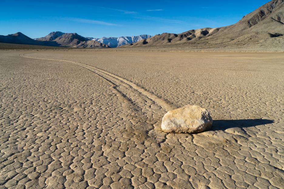 https://www.obekti.bg/sites/default/files/styles/article_large/public/images/death_valley_shutterstock_316221476.jpg?itok=qsrQNh5i