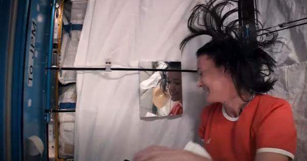 Как се мие коса в Космоса За астронавтката Мегам Маккартър