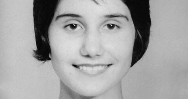 На 4 декември 1979 г., ненавършила 18 години, Петя Дубарова