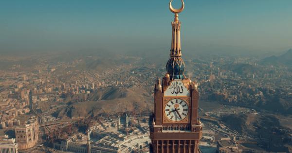 Часовникът на сградата Abraj Al Bait в Мека е най-внушителният
