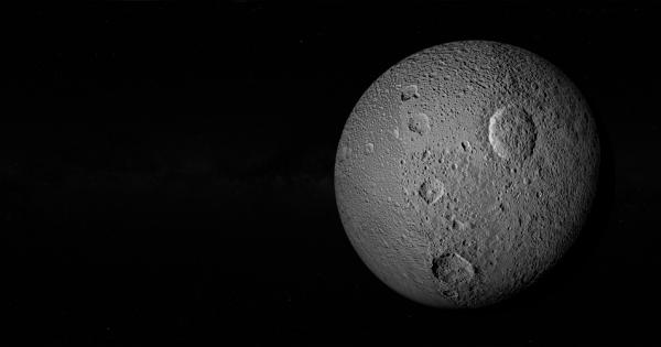 Сатурновата луна Мимас, оприличавана на Звездата на смъртта от Междузвездни