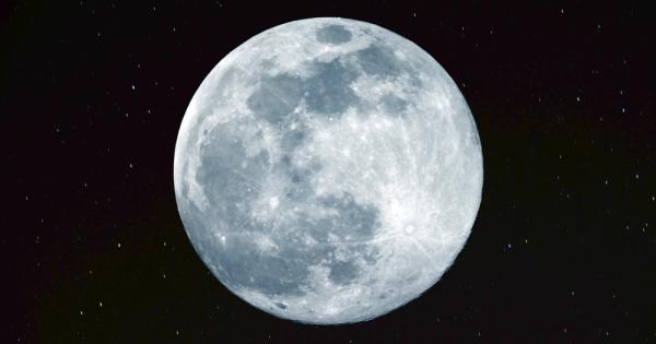 Фалшиво видео, което претендира, че показва как Луната изгрява над