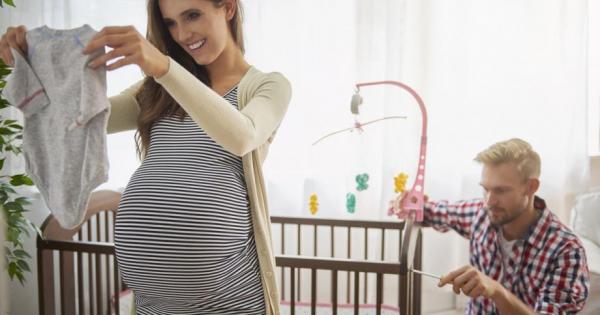 Бъдещите майки се разкъсват между суеверието че за бебето не