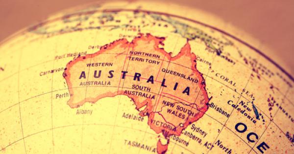 Австралия лежи на бързо движеща се континентална плоча която се