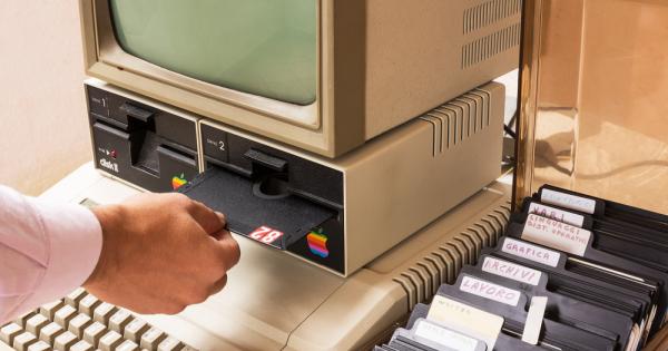 На днешната дата излиза Apple II – първият масово използван